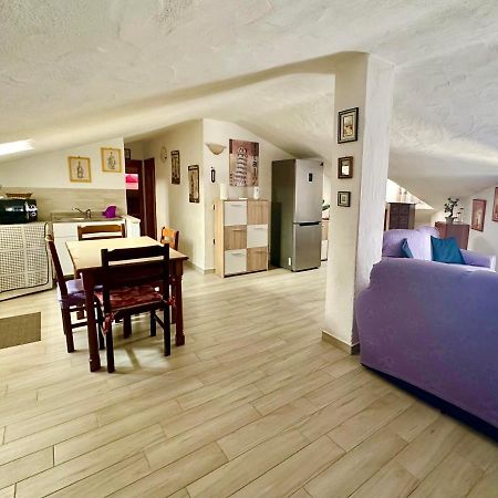 The Quiet Mansard Apartment ออลเบีย ภายนอก รูปภาพ