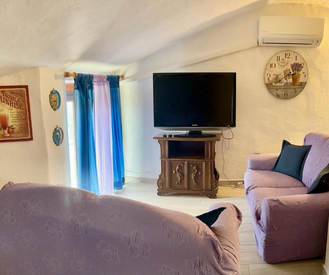 The Quiet Mansard Apartment ออลเบีย ภายนอก รูปภาพ